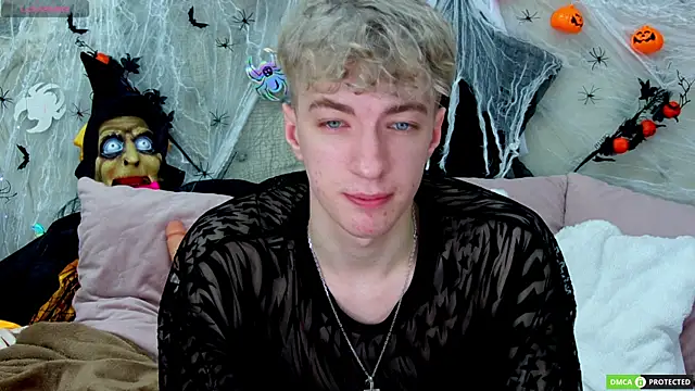 Snapshot of TrevorBenson chatting on 25, 10, 2025 TrevorBenson online show from 25, 10, 2025