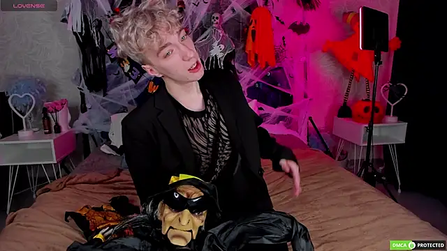 Snapshot of TrevorBenson chatting on 31, 10, 2025 TrevorBenson online show from 31, 10, 2025