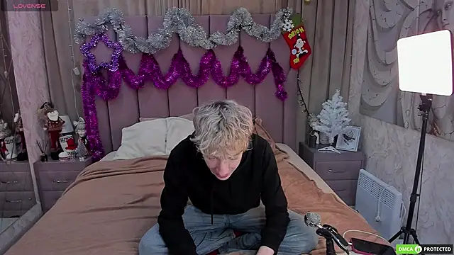 Snapshot of TrevorBenson chatting on 15, 12, 2025 TrevorBenson online show from 15, 12, 2025