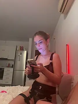 MrAndMrsSavage online show from 21, 11, 2025