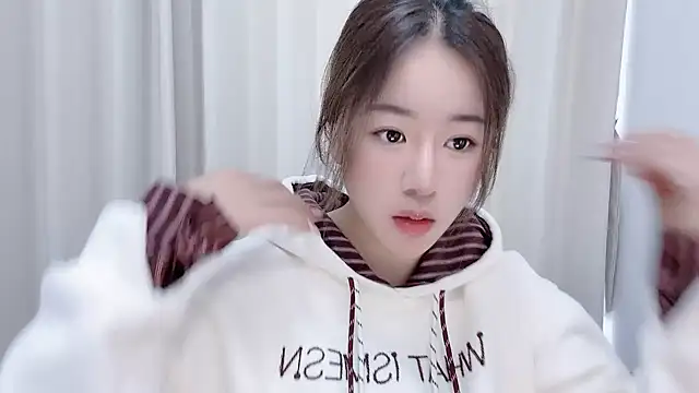 Snapshot of chloe-01 chatting on 27, 12, 2024 chloe-01 online show from 27, 12, 2024