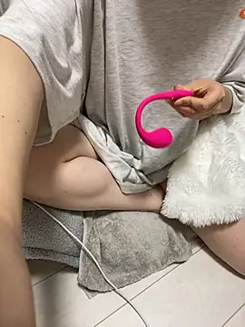 Snapshot of mochi_mo_chi_ chatting on 29, 10, 2025 mochi mo chi  online show from 29, 10, 2025