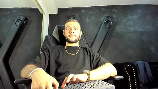 Snapshot of MaximusDick1_ chatting on 6, 10, 2025 MaximusDick1 online show from 6, 10, 2025