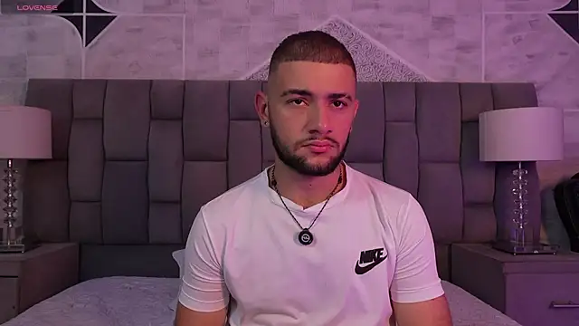 Snapshot of MaximusDick1_ chatting on 18, 12, 2025 MaximusDick1 online show from 18, 12, 2025