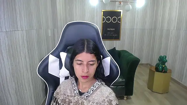 Snapshot of Bela_t_ chatting on 17, 12, 2024 Bela t online show from 17, 12, 2024