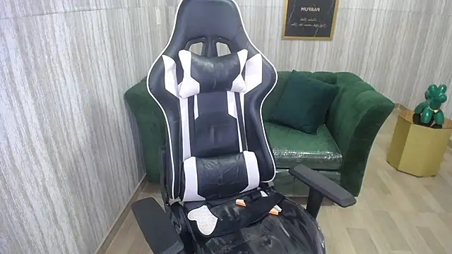 Snapshot of Bela_t_ chatting on 21, 12, 2024 Bela t online show from 21, 12, 2024