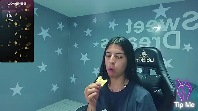 Snapshot of Bela_t_ chatting on 8, 3, 2025 Bela t online show from 8, 3, 2025