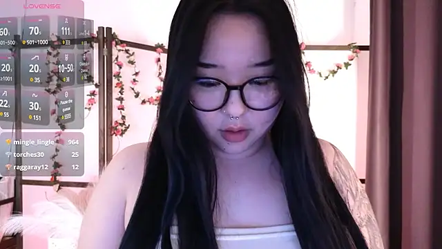 Snapshot of mei_honey_ chatting on 1, 3, 2025 mei honey  online show from 1, 3, 2025