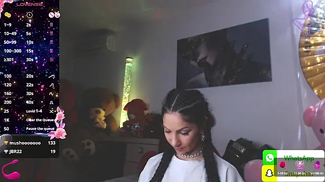 EvelynAisha online show from 1, 2, 2025