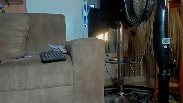 Snapshot of adhara_hotter chatting on 25, 10, 2025 adhara hotter online show from 25, 10, 2025