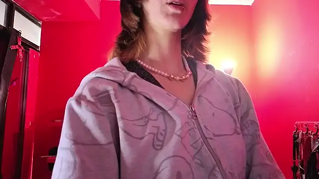 Ambar Roux  online show from 9, 3, 2026