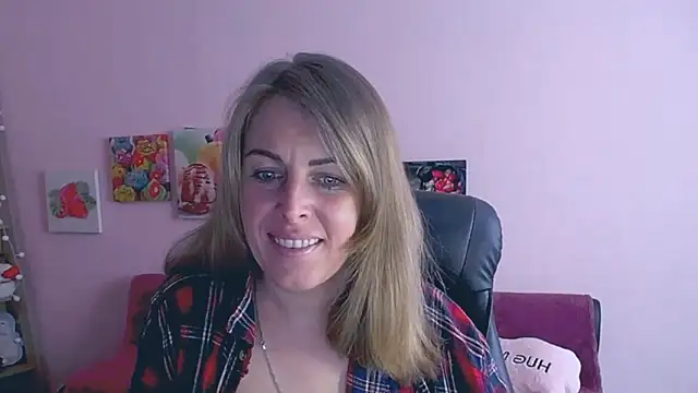 Hot Milady online show from 4, 3, 2025