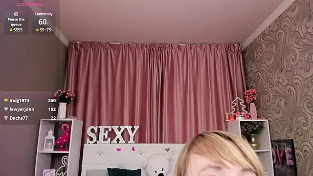 Snapshot of KattyPeachX chatting on 8, 1, 2025 KattyPeachX online show from 8, 1, 2025