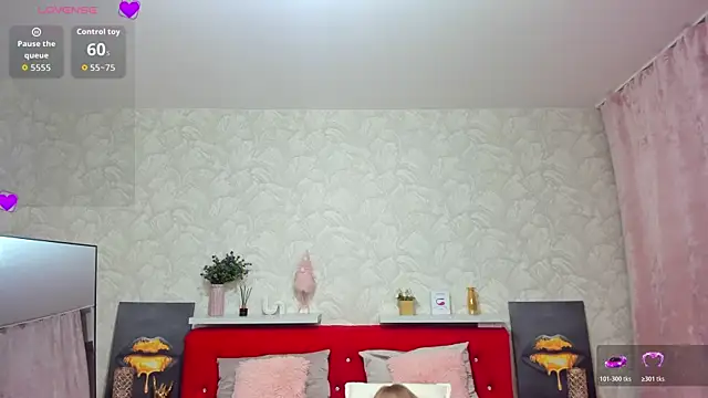 Snapshot of KattyPeachX chatting on 8, 11, 2025 KattyPeachX online show from 8, 11, 2025