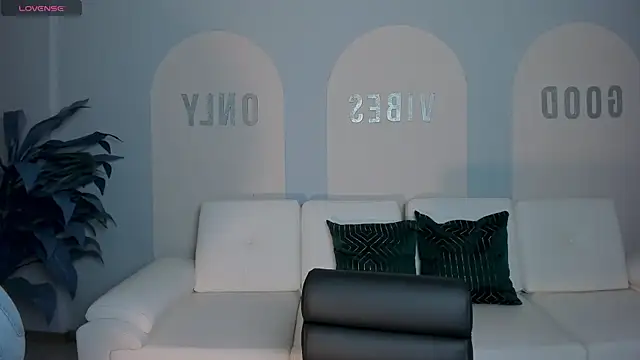 ValeriaRoldanX online show from 25, 6, 2026