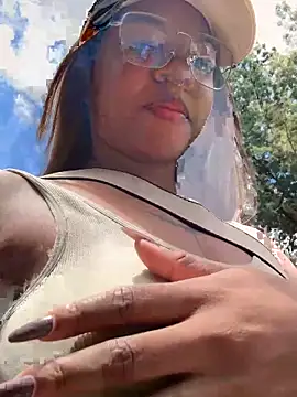 Snapshot of tiana_nave chatting on 12, 10, 2025 tiana nave online show from 12, 10, 2025