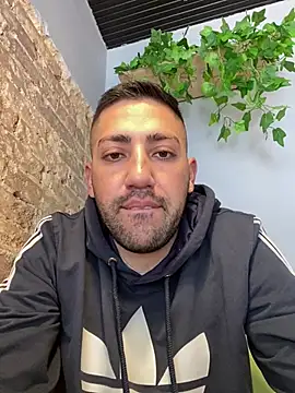 JuanZapata33 online show from 26, 12, 2024