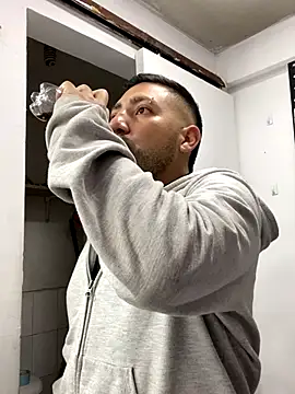 JuanZapata33 online show from 17, 10, 2025