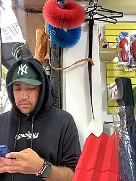 JuanZapata33 online show from 4, 11, 2025