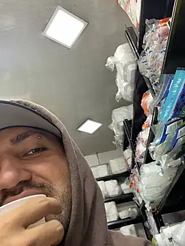 JuanZapata33 online show from 5, 2, 2026