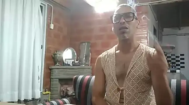 Boy-Bug online show from 25, 12, 2024