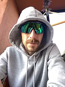 dann1111 online show from 8, 11, 2025