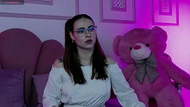 Abby  White online show from 5, 10, 2025