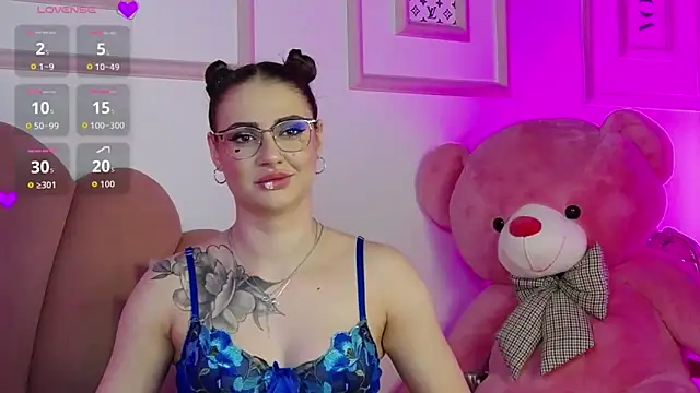 Abby  White online show from 16, 11, 2025