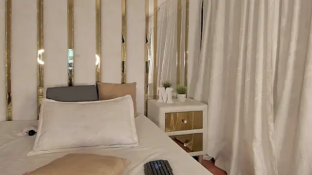 Snapshot of MicaelaHot_ chatting on 27, 2, 2025 MicaelaHot online show from 27, 2, 2025