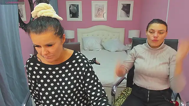 EricaAndPenelopa online show from 4, 12, 2024