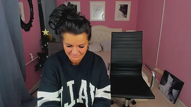 EricaAndPenelopa online show from 13, 12, 2024