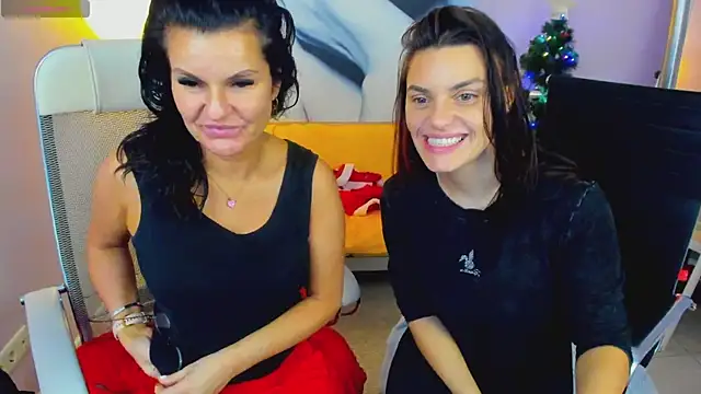 EricaAndPenelopa online show from 24, 12, 2024