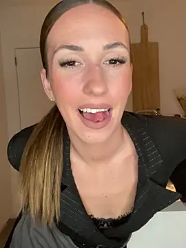 lola tentatiion online show from 9, 3, 2025