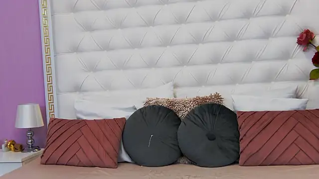 Lenna Paul online show from 5, 3, 2025