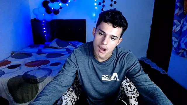 Snapshot of freddy_romas chatting on 4, 12, 2025 freddy romas online show from 4, 12, 2025