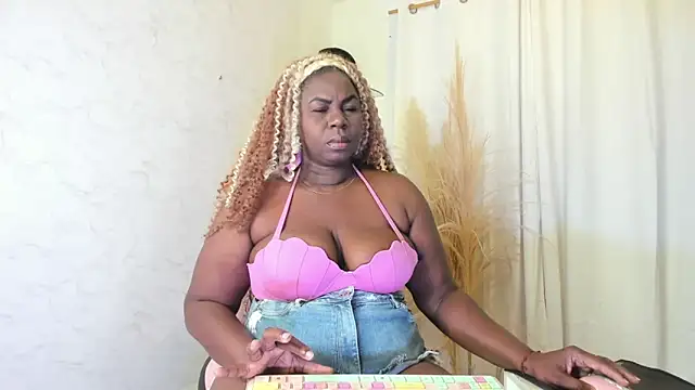 Snapshot of Leslie_browm chatting on 19, 2, 2026 Leslie browm online show from 19, 2, 2026