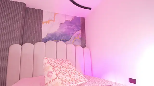 Snapshot of luce_williams chatting on 1, 12, 2025 luce williams online show from 1, 12, 2025