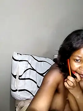 Snapshot of queenbboobs chatting on 8, 1, 2025 queenbboobs online show from 8, 1, 2025