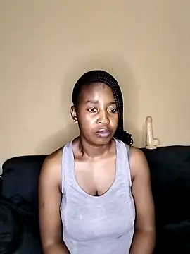 Snapshot of queenbboobs chatting on 24, 10, 2025 queenbboobs online show from 24, 10, 2025