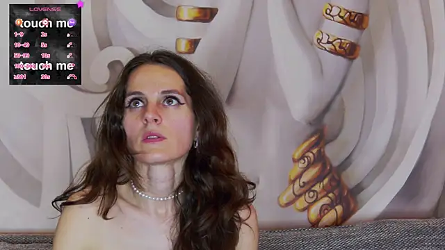 hailey peach online show from 22, 2, 2025