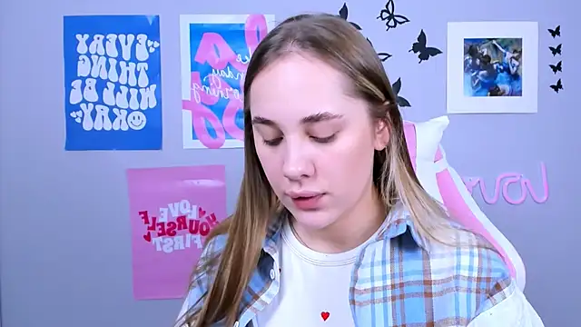 Snapshot of MiaMilas chatting on 16, 12, 2024 MiaMilas online show from 16, 12, 2024