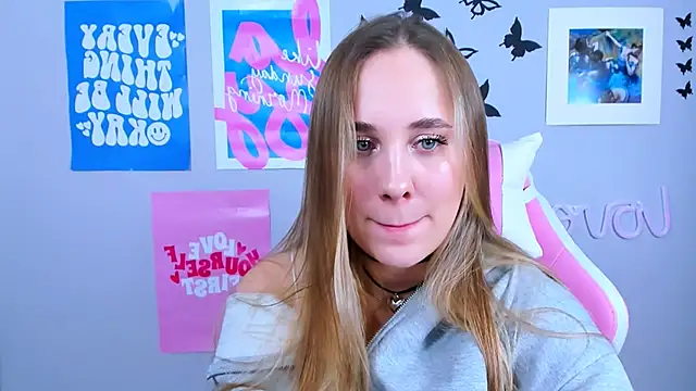 Snapshot of MiaMilas chatting on 20, 12, 2024 MiaMilas online show from 20, 12, 2024