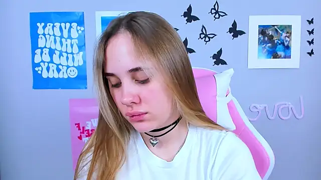 Snapshot of MiaMilas chatting on 23, 12, 2024 MiaMilas online show from 23, 12, 2024