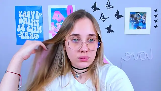 Snapshot of MiaMilas chatting on 23, 12, 2024 MiaMilas online show from 23, 12, 2024