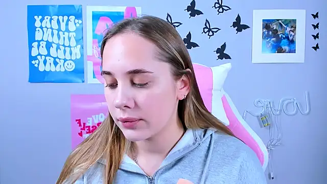 Snapshot of MiaMilas chatting on 25, 12, 2024 MiaMilas online show from 25, 12, 2024