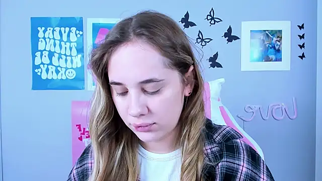 Snapshot of MiaMilas chatting on 4, 2, 2025 MiaMilas online show from 4, 2, 2025