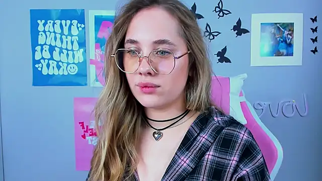 Snapshot of MiaMilas chatting on 4, 2, 2025 MiaMilas online show from 4, 2, 2025