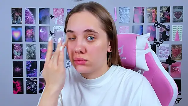 Snapshot of MiaMilas chatting on 7, 2, 2025 MiaMilas online show from 7, 2, 2025