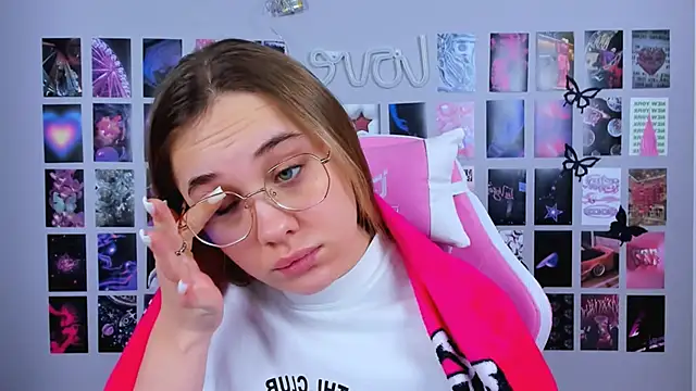 Snapshot of MiaMilas chatting on 8, 2, 2025 MiaMilas online show from 8, 2, 2025