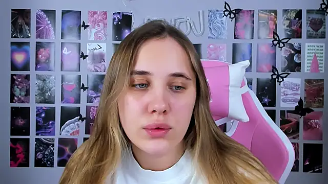 Snapshot of MiaMilas chatting on 10, 2, 2025 MiaMilas online show from 10, 2, 2025